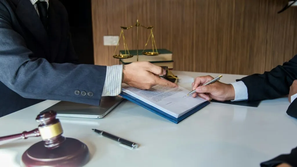 Commercial Contract Law: A Complete Guide for Businesses