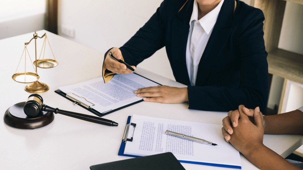 Litigation Lawyer: Understanding Legal Representation and Court Proceedings